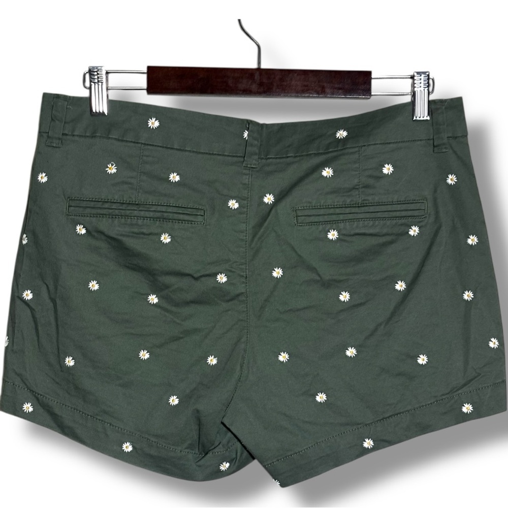 Old Navy Olive Green Small White Floral Print Women's Everyday Mid Rise Shorts - Picture 6 of 10